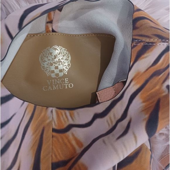 Leather Vince Camuto purse - Picture 5 of 6